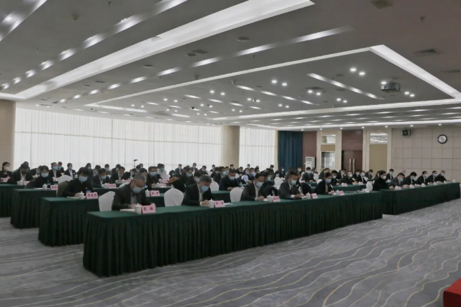 鞍勤集團(tuán)、溫泉集團(tuán)舉辦貫徹落實市第十三次黨代會精神宣講報告會(圖3)