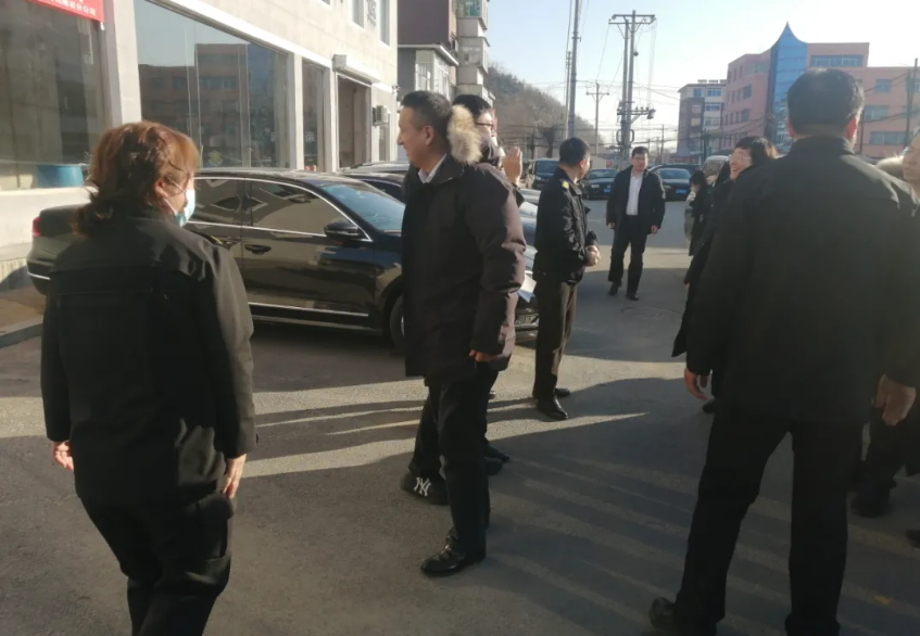 鞍勤集團(tuán)黨委下基層、聽民意，助推企業(yè)高質(zhì)量發(fā)展