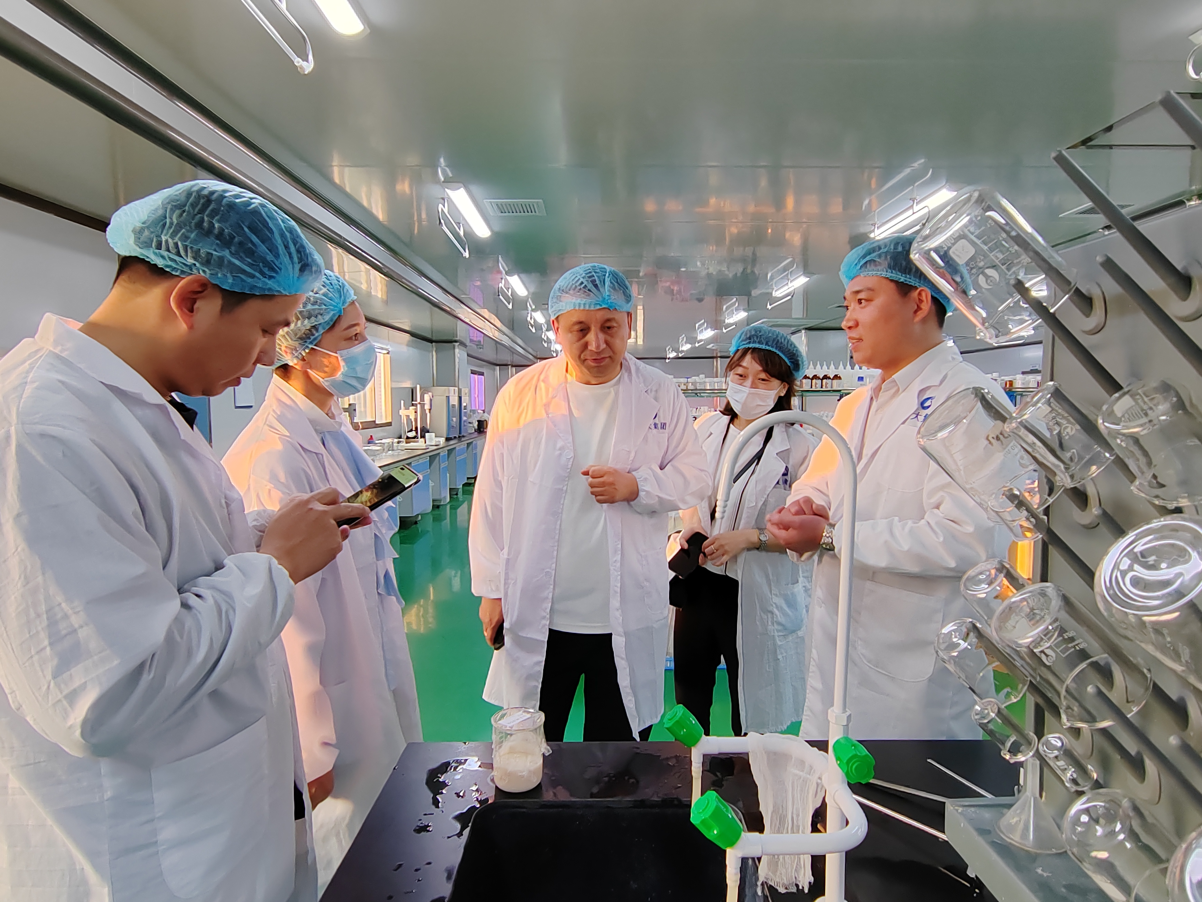 鞍勤集團(tuán)、溫泉集團(tuán)、公服集團(tuán)商務(wù)考察組赴廣州調(diào)研